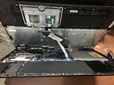 SSD換装　ノートパソコンをパカッ